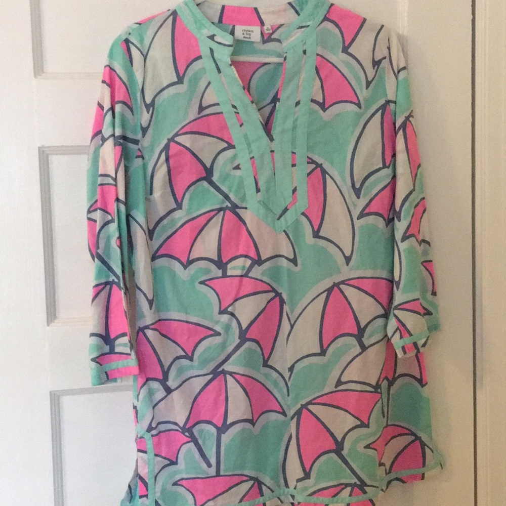 Crown & Ivy Top- Sz Medium